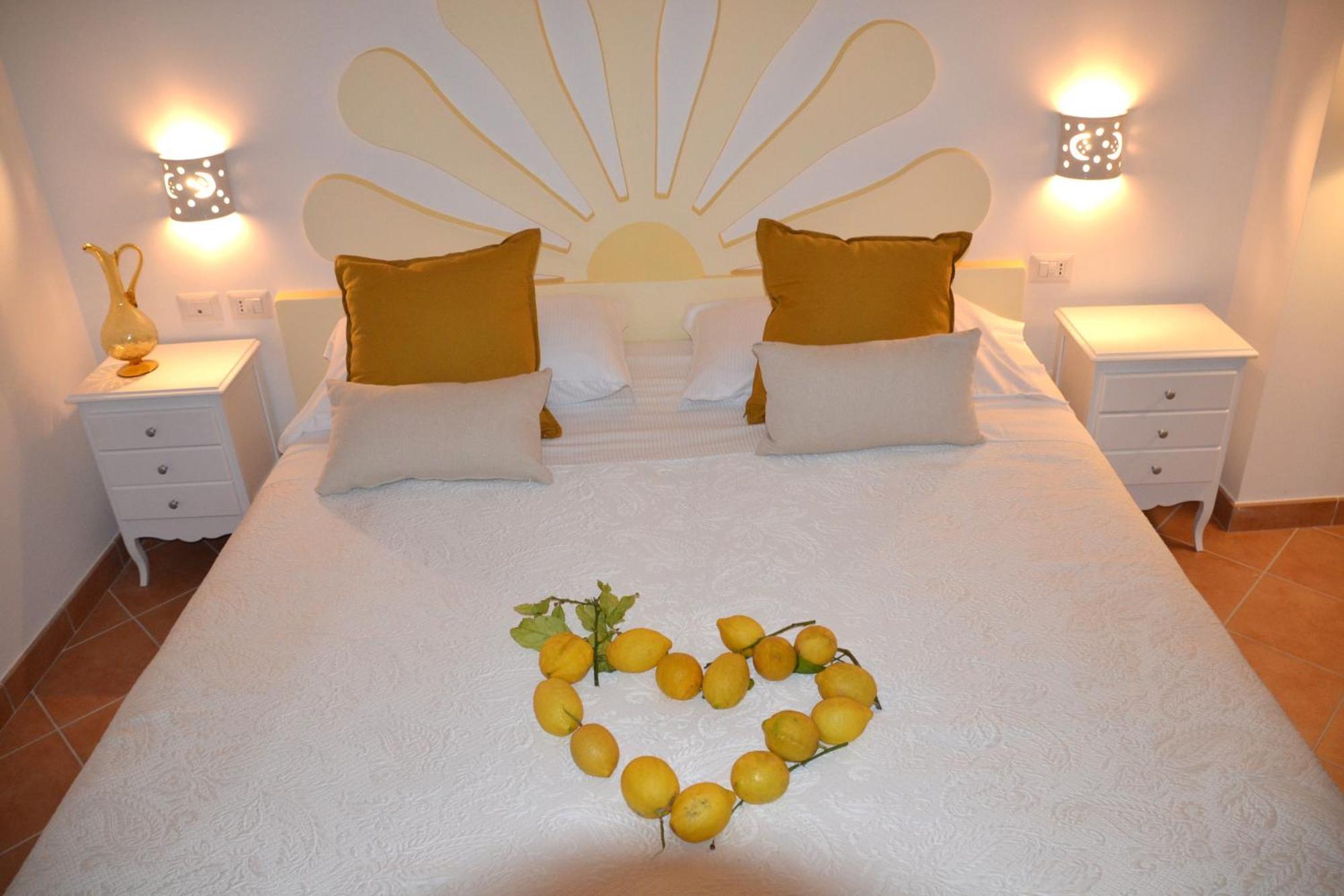 Villa Santa Chiara Positano Suites Exterior photo
